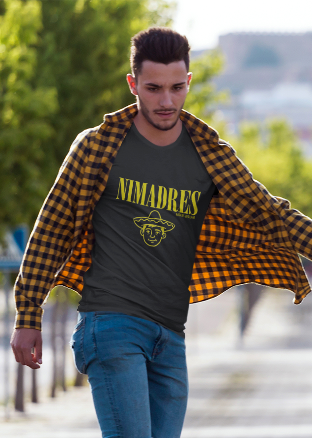 Black crew-neck t-shirt with "NI MADRES" printed in a yellow grunge font above a yellow line-art icon of a smiling man wearing a traditional sombrero.